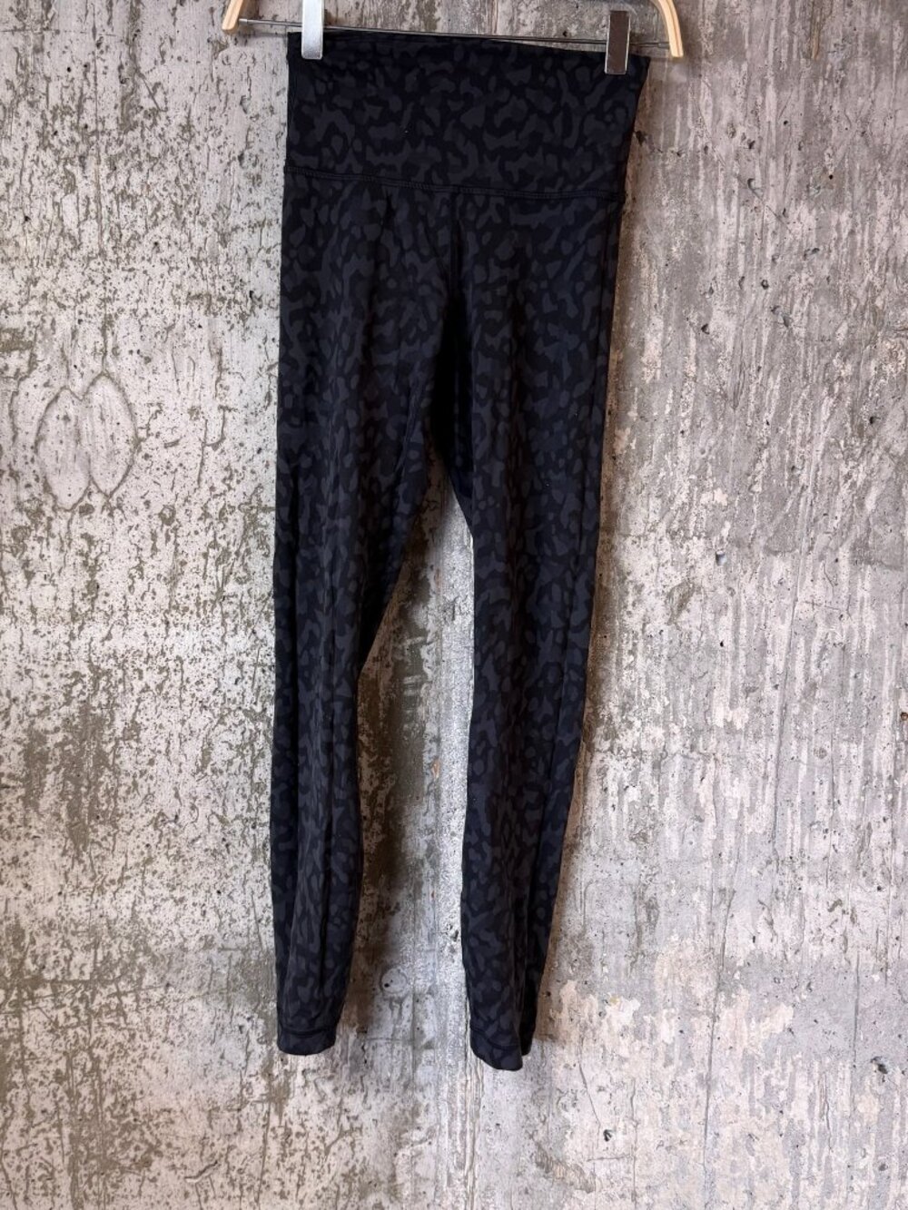 LULULEMON Women's Wunder Train High-Rise Tight 25" Size 4 In Formation Camo Deep - Picture 3 of 7